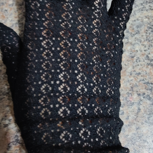 Vintage Patterned Gloves - Picture 2 of 4